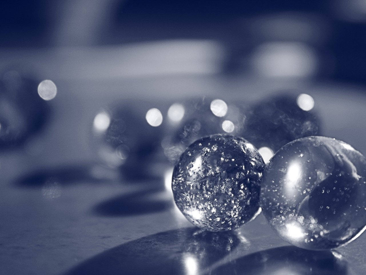 Обои шары, отражение, шарики, стеклянный шар, марблс, марблз, balls, reflection, glass globe, marbles разрешение 3840x2400 Загрузить
