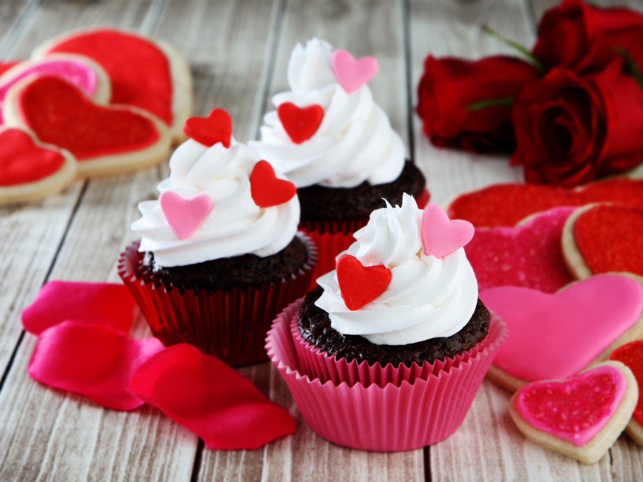 Обои розы, день святого валентина, любовь, кексы, сердца, крем, сладкое, печенье, выпечка, десерт, глазурь, roses, valentine's day, love, cupcakes, cream, heart, sweet, cookies, cakes, dessert, glaze разрешение 2880x1920 Загрузить