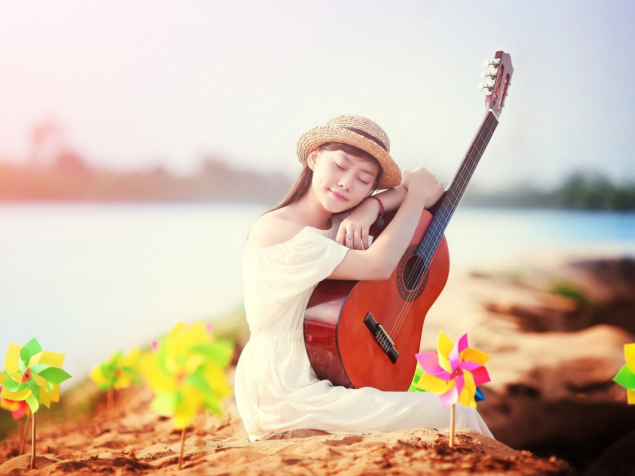 Обои девушка, платье, гитара, музыка, лицо, шляпа, закрытые глаза, girl, dress, guitar, music, face, hat, closed eyes разрешение 2560x1600 Загрузить