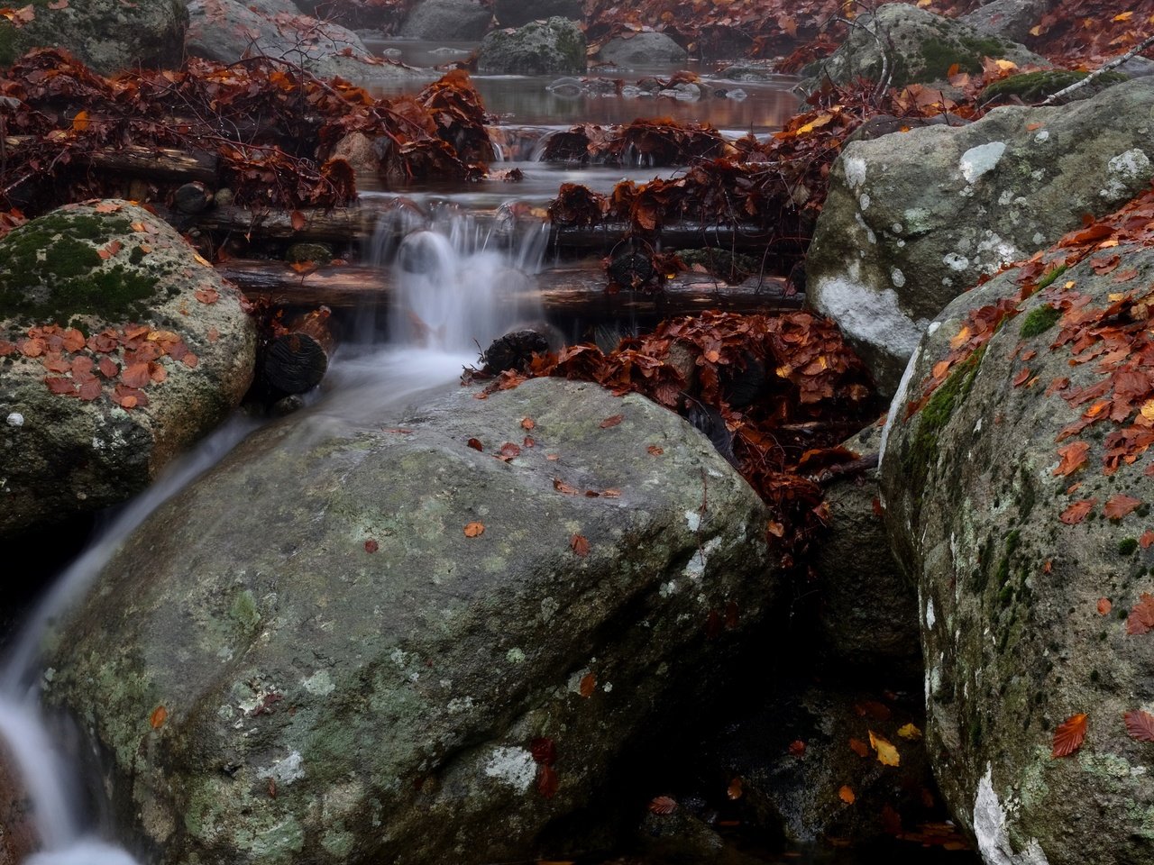 Обои река, природа, камни, водопад, осень, поток, каскад, river, nature, stones, waterfall, autumn, stream, cascade разрешение 3840x2160 Загрузить