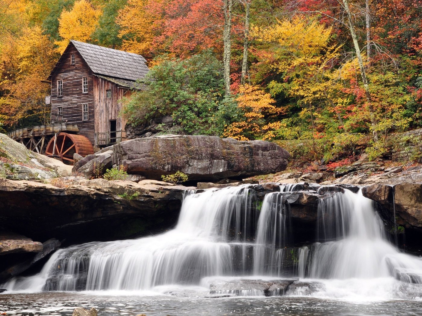 Обои лес, водопад, осень, мельница, западная вирджиния, babcock state park, forest, waterfall, autumn, mill, west virginia разрешение 2560x1600 Загрузить