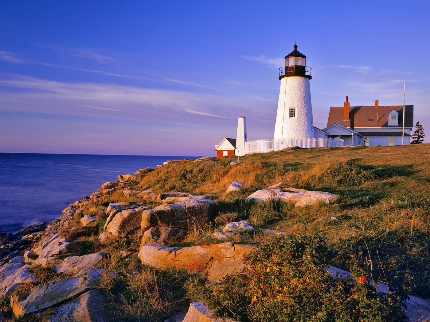 Обои камни, море, маяк, холм, stones, sea, lighthouse, hill разрешение 1920x1200 Загрузить