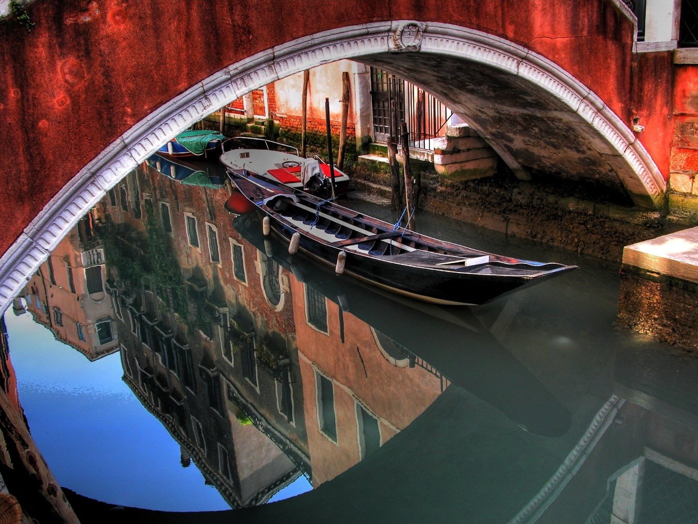 Обои река, отражение, мост, лодка, арка, гондолы, river, reflection, bridge, boat, arch, gondola разрешение 1920x1440 Загрузить