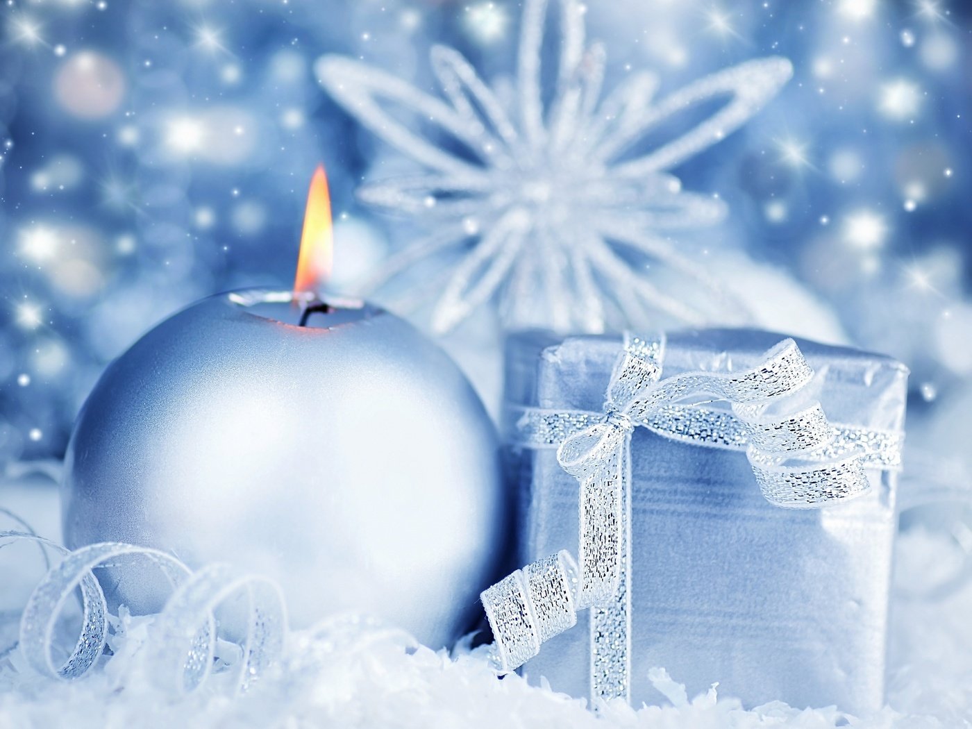 Обои новый год, зима, голубой фон, свеча, подарок, снежинка, new year, winter, blue background, candle, gift, snowflake разрешение 2560x1920 Загрузить