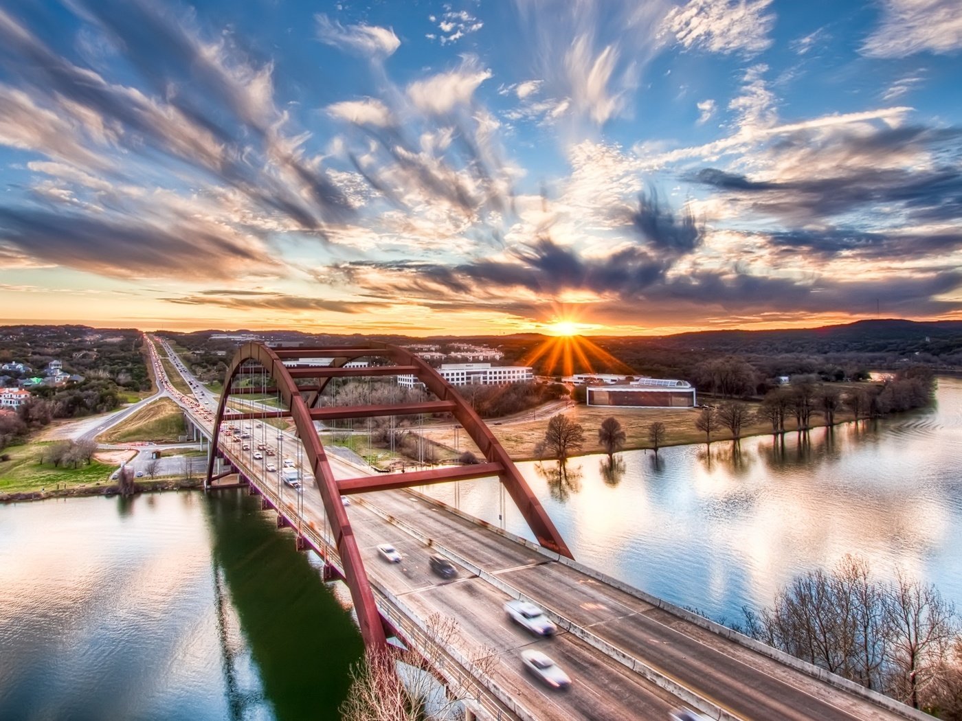 Обои река, солнце, мост, город, сша, техас, остин, pennybacker bridge, river, the sun, bridge, the city, usa, texas, austin разрешение 2560x1600 Загрузить