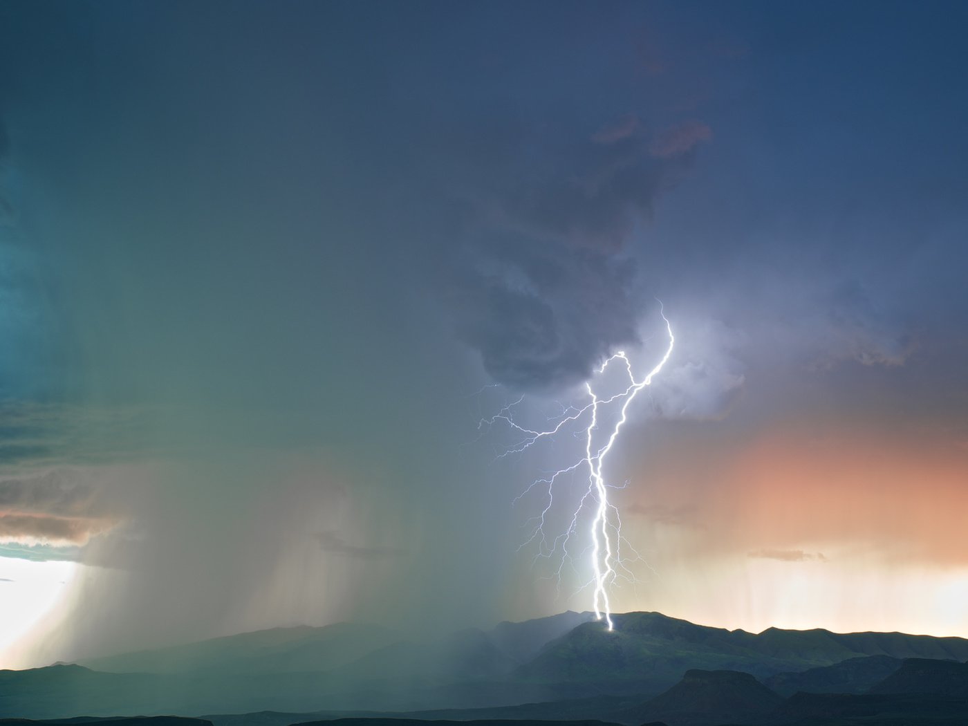 Обои горы, буря, молния, шторм, стихия, mountains, storm, lightning, element разрешение 1920x1080 Загрузить