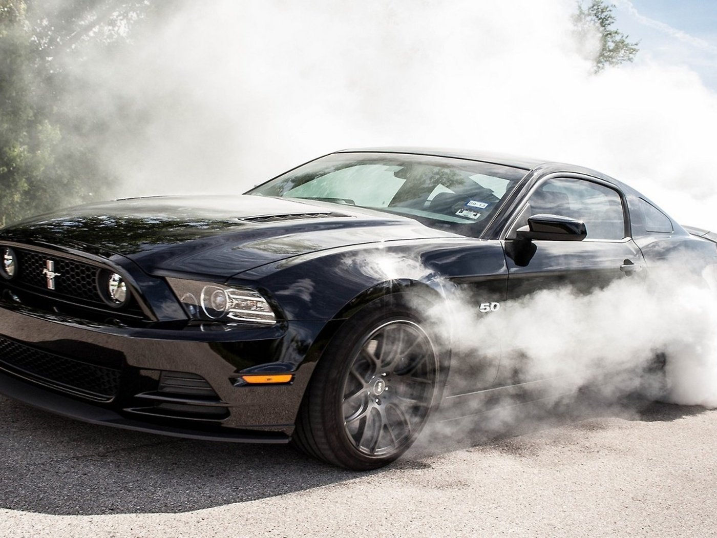 Обои форд мустанг в дыму, ford mustang smoke разрешение 2560x1440 Загрузить