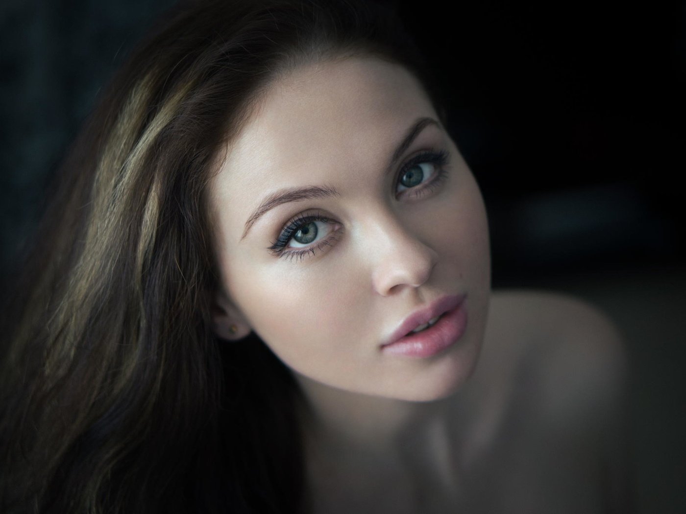 Обои фото, губы, грань, брюнет, взор, gевочка, модел, photo, lips, face, brunette, eyes, girl, model разрешение 2048x1361 Загрузить