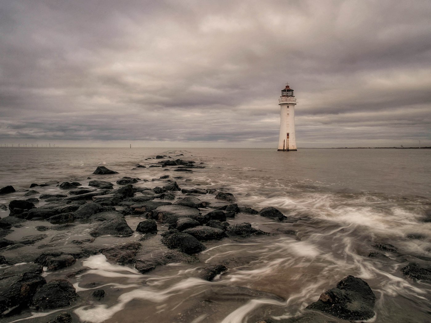 Обои камни, тучи, море, маяк, stones, clouds, sea, lighthouse разрешение 2048x1292 Загрузить