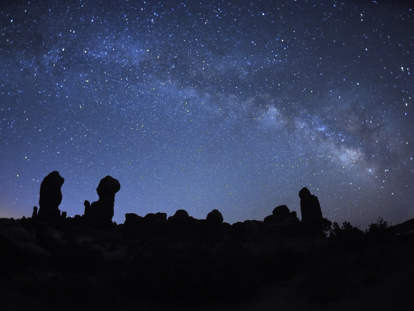 Обои небо, ночь, звезды, млечный путь, национальный парк арки, the sky, night, stars, the milky way, arches national park разрешение 2048x1350 Загрузить