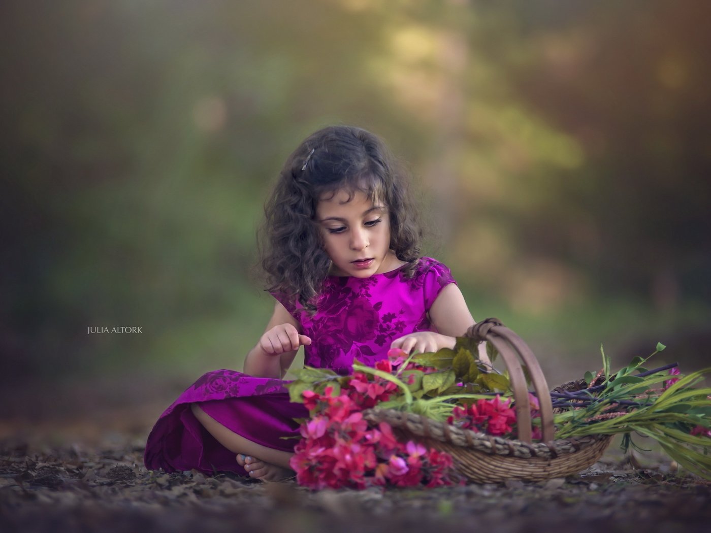 Обои цветы, дети, девочка, корзина, flowers, children, girl, basket разрешение 2560x1707 Загрузить