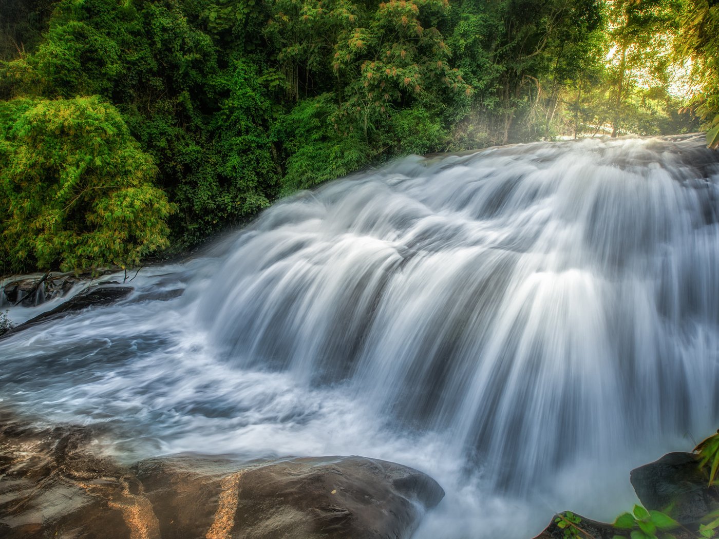 Обои вода, камни, водопад, поток, мох, water, stones, waterfall, stream, moss разрешение 2048x1303 Загрузить