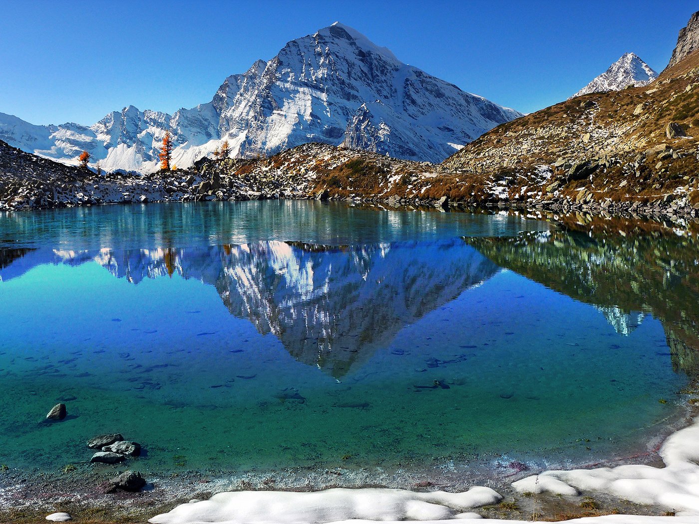 Обои озеро, пьемонт, горы, alpe veglia, lago bianco, отражение, trasquera, италия, альпы, белое озеро, гора монте-леоне, траскуэра, lake, piedmont, mountains, reflection, italy, alps, white lake, monte leone, trackware разрешение 2048x1226 Загрузить