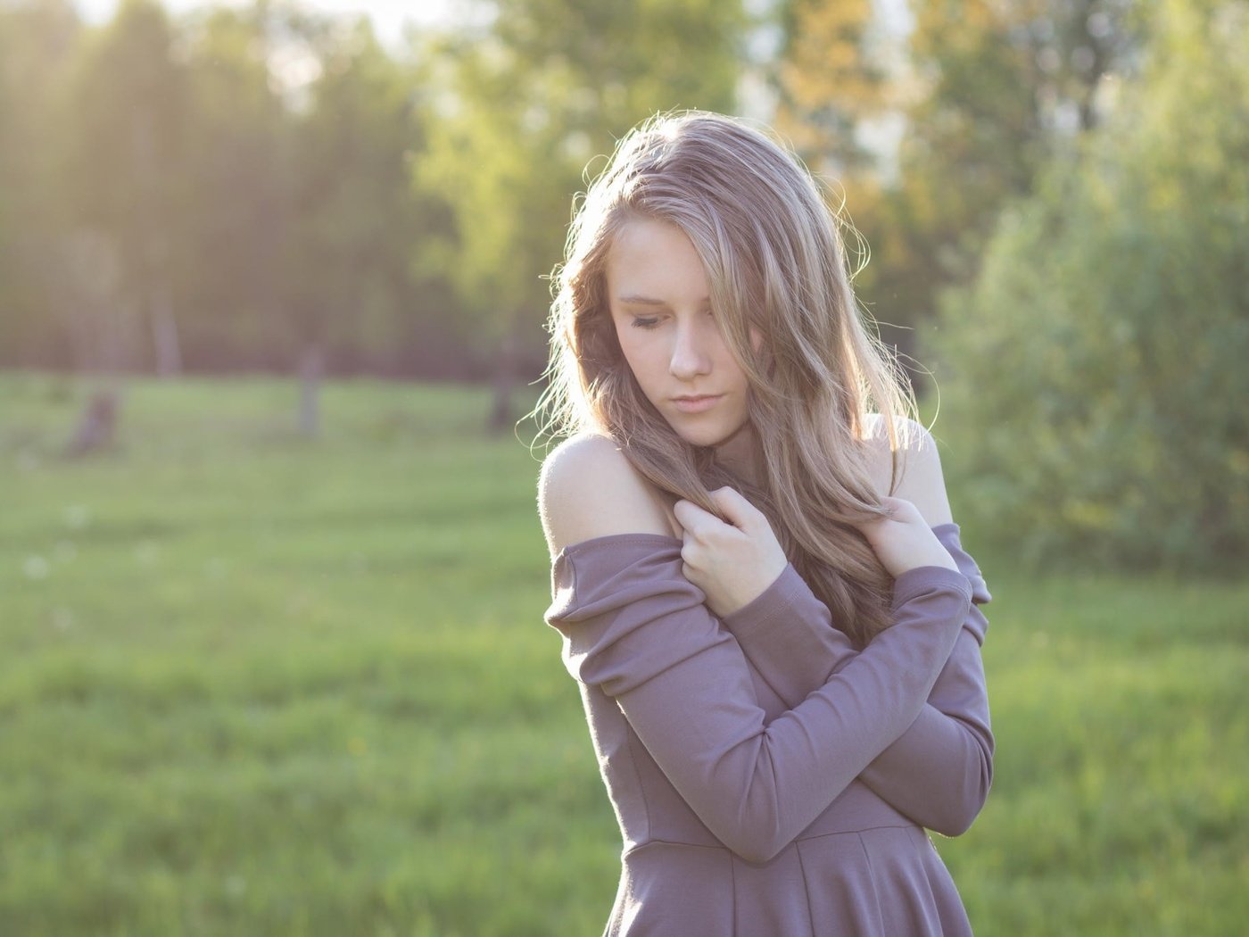 Обои девушка, портрет, взгляд, лицо, длинные волосы, голые плечи, girl, portrait, look, face, long hair, bare shoulders разрешение 2048x1365 Загрузить