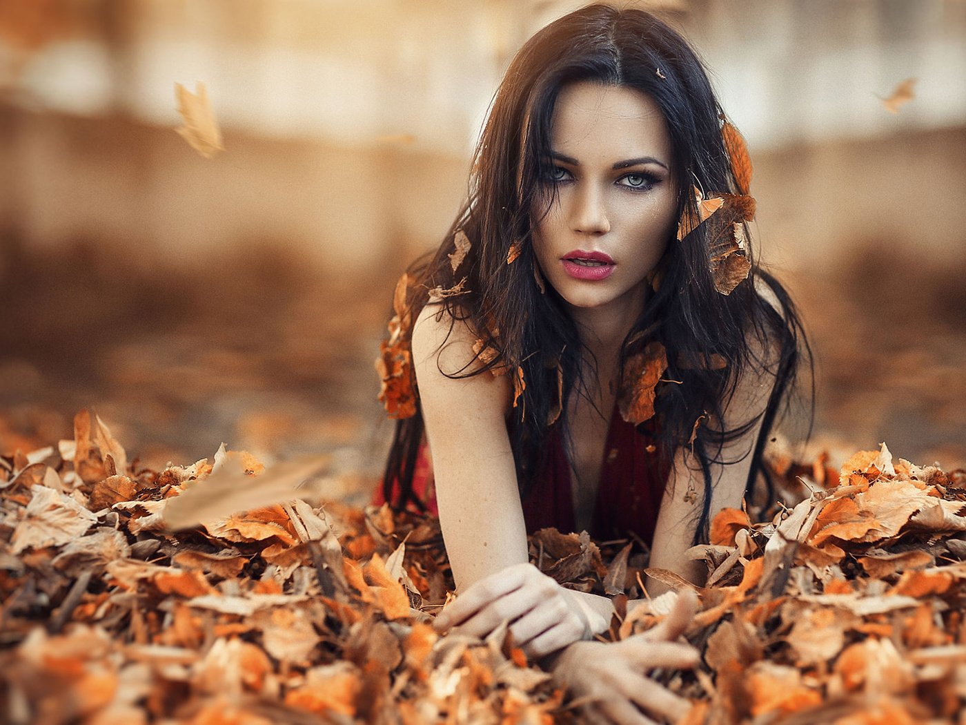 Обои девушка, брюнетка, осень, модель, алессандро ди чикко, girl, brunette, autumn, model, alessandro di cicco разрешение 1920x1200 Загрузить