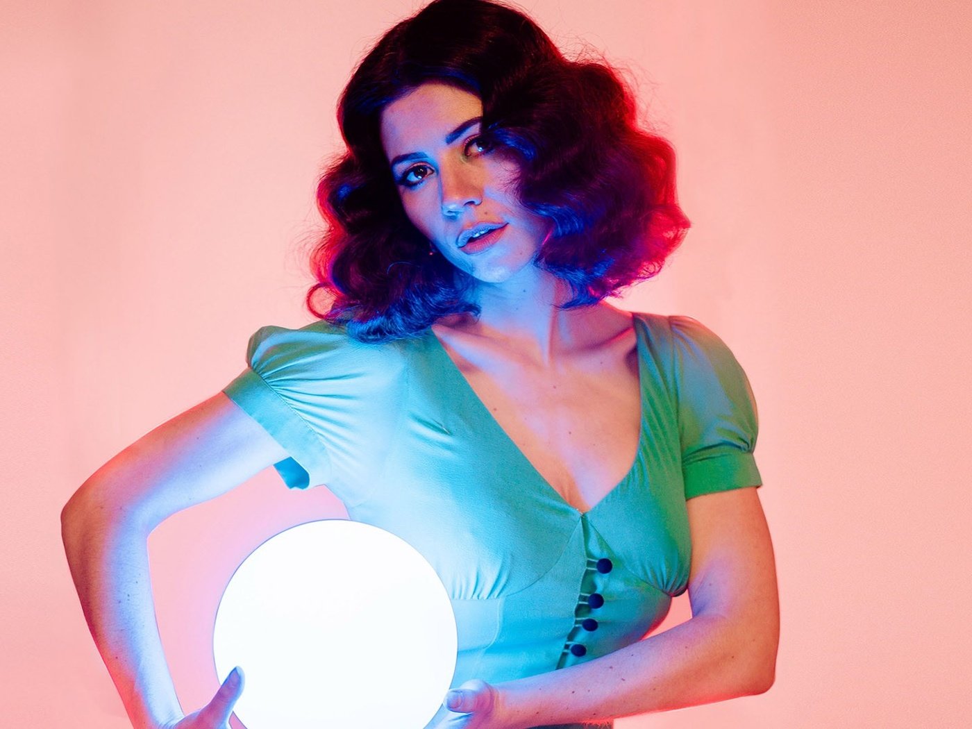 Обои девушка, взгляд, волосы, лицо, певица, marina and the diamonds, марина ламбрини диамандис, girl, look, hair, face, singer, marina diamandis lambrini разрешение 1920x1080 Загрузить