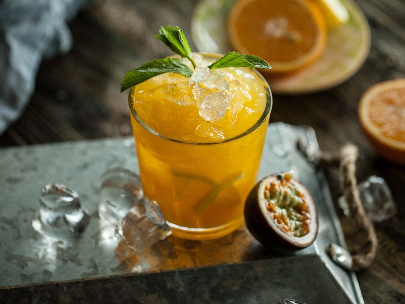 Обои мята, напиток, фрукты, лёд, апельсин, сок, маракуйя, mint, drink, fruit, ice, orange, juice, passion fruit разрешение 2048x1342 Загрузить