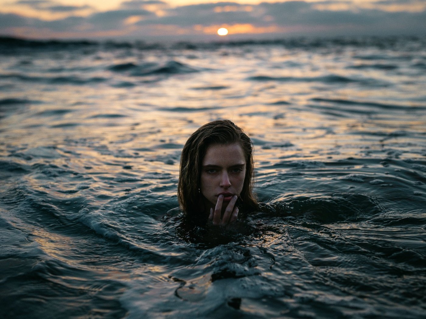 Обои девушка, взгляд, волосы, лицо, в воде, jesse herzog, marta, girl, look, hair, face, in the water разрешение 2048x1365 Загрузить