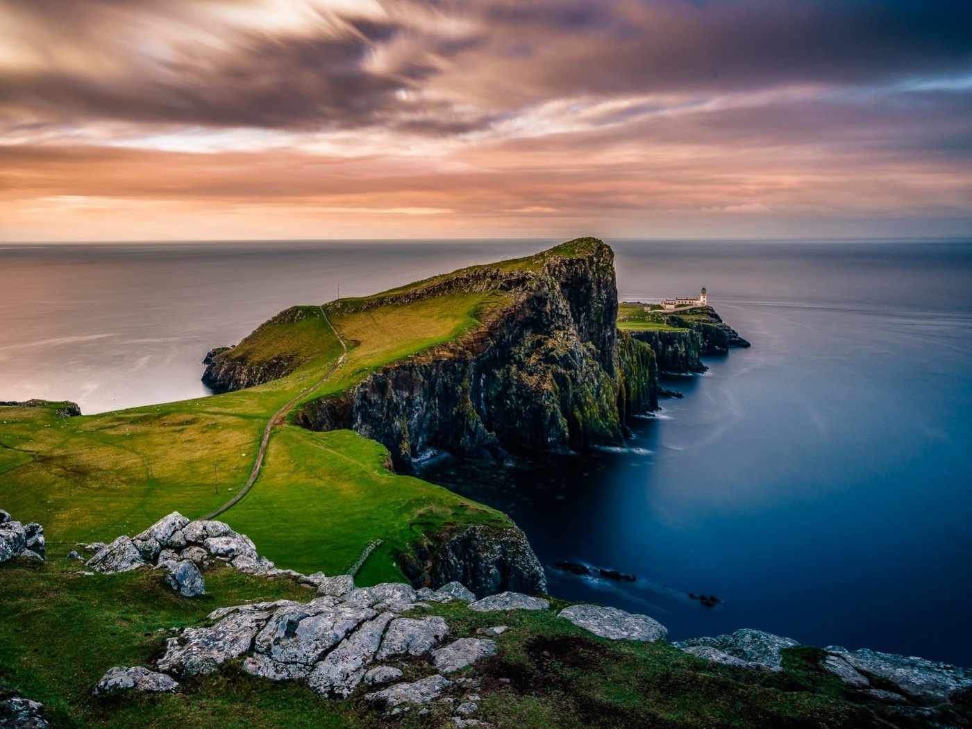 Обои скалы, природа, пейзаж, море, маяк, остров, шотландия, скай, rocks, nature, landscape, sea, lighthouse, island, scotland, skye разрешение 2048x1152 Загрузить