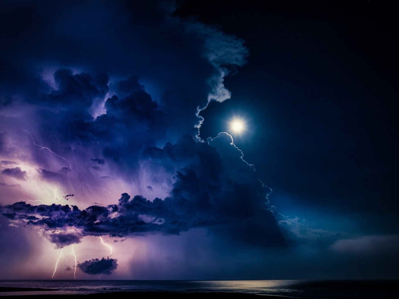 Обои тучи, молния, луна, гроза, clouds, lightning, the moon, the storm разрешение 2500x1667 Загрузить