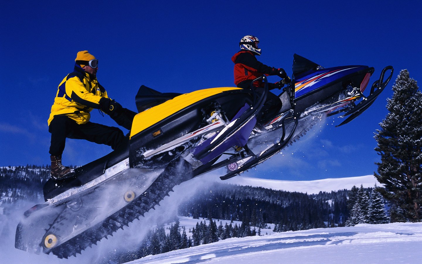 Обои небо, зима, прыжок, снегоходы, the sky, winter, jump, snowmobiles разрешение 2560x1600 Загрузить