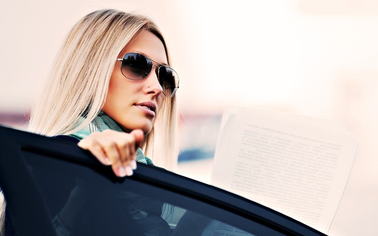 Обои девушка, блондинка, взгляд, авто, солнечные очки, girl, blonde, look, auto, sunglasses разрешение 1920x1080 Загрузить