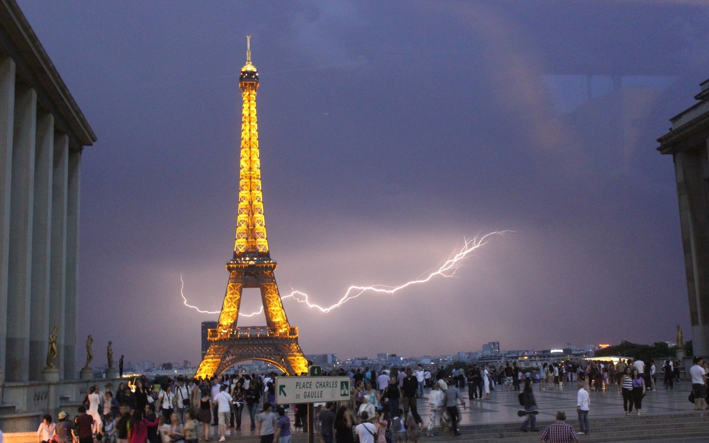 Обои молния, париж, франция, эйфелева башня, lightning, paris, france, eiffel tower разрешение 4147x2765 Загрузить