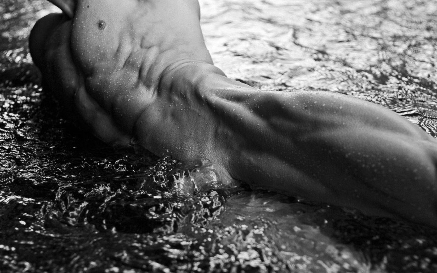 Обои вода, чб, тело, ню, water, bw, body, nude разрешение 1920x1200 Загрузить