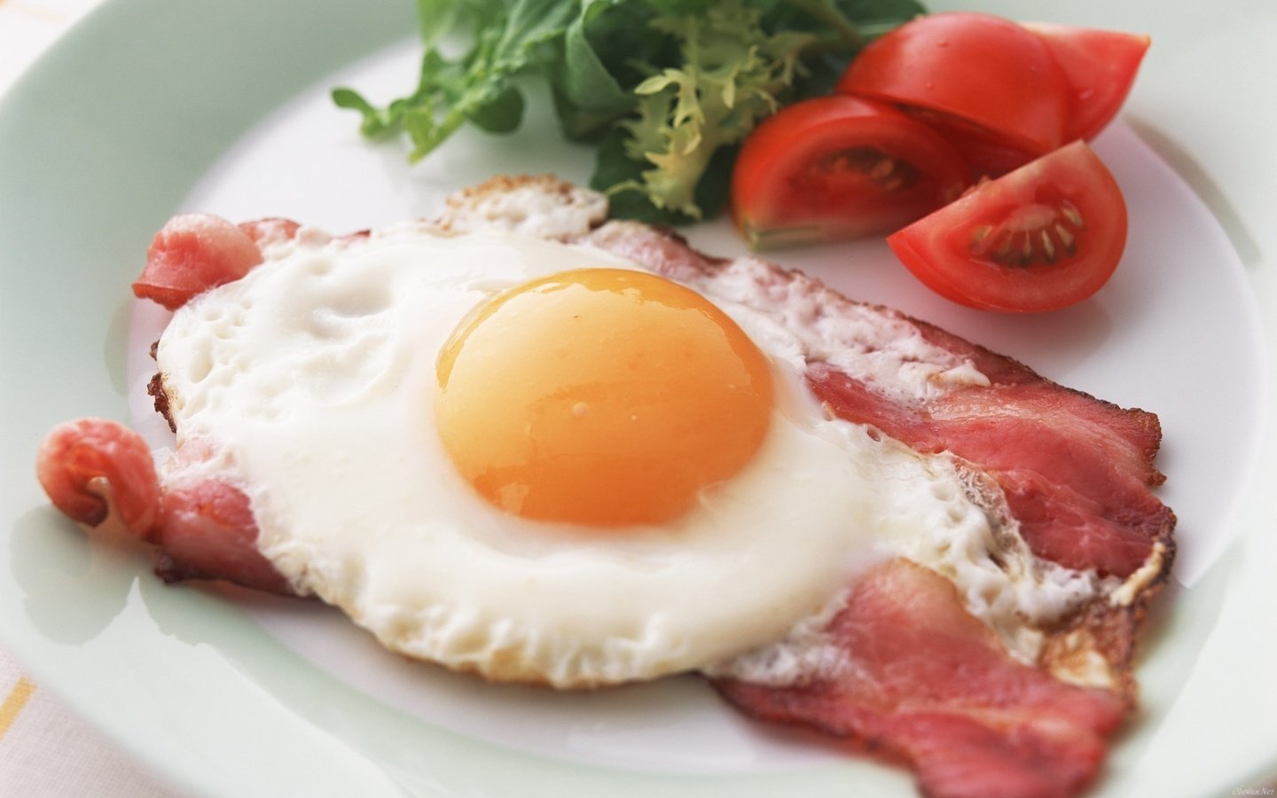 Обои и, яичница, с беконом, помидорами, зеленью., and, scrambled eggs, bacon, tomatoes, greens. разрешение 2560x1600 Загрузить