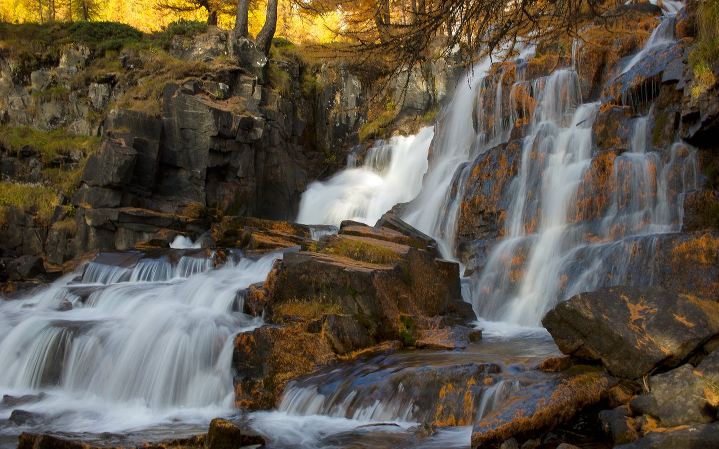 Обои скалы, водопад, каскад, rocks, waterfall, cascade разрешение 1920x1365 Загрузить