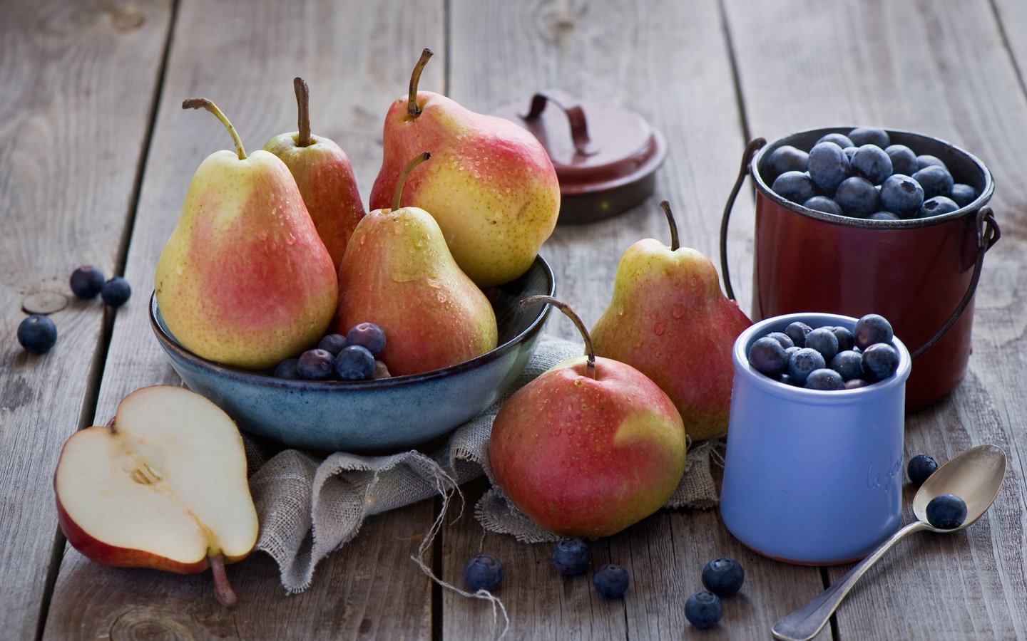 Обои фрукты, ягоды, посуда, натюрморт, груши, голубика, anna verdina, fruit, berries, dishes, still life, pear, blueberries разрешение 2000x1281 Загрузить