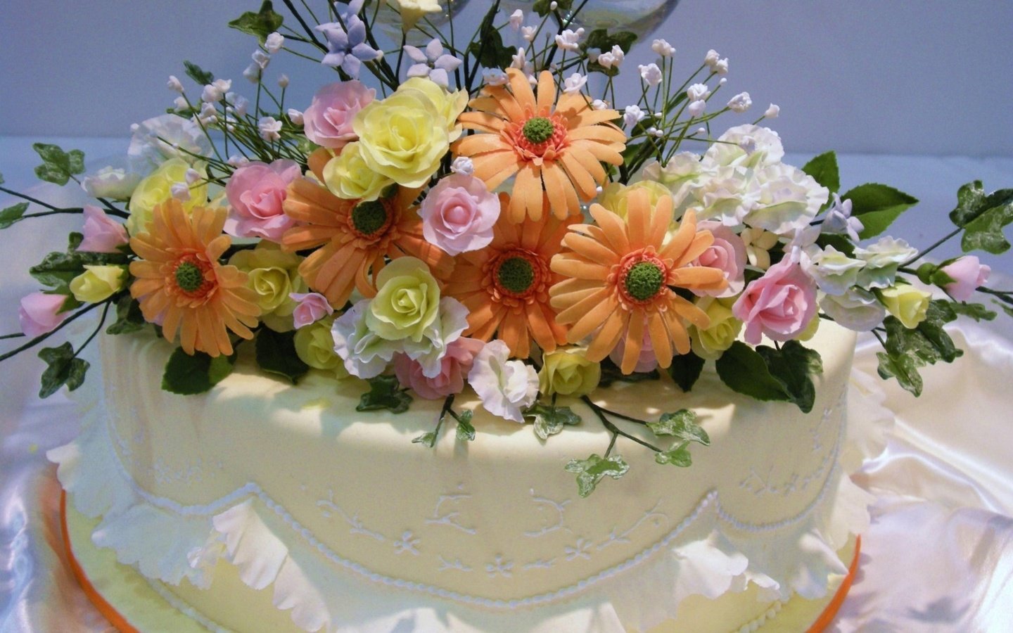 Обои цветы, сладкое, торт, десерт, глазурь, сервировка, flowers, sweet, cake, dessert, glaze, serving разрешение 1920x1440 Загрузить