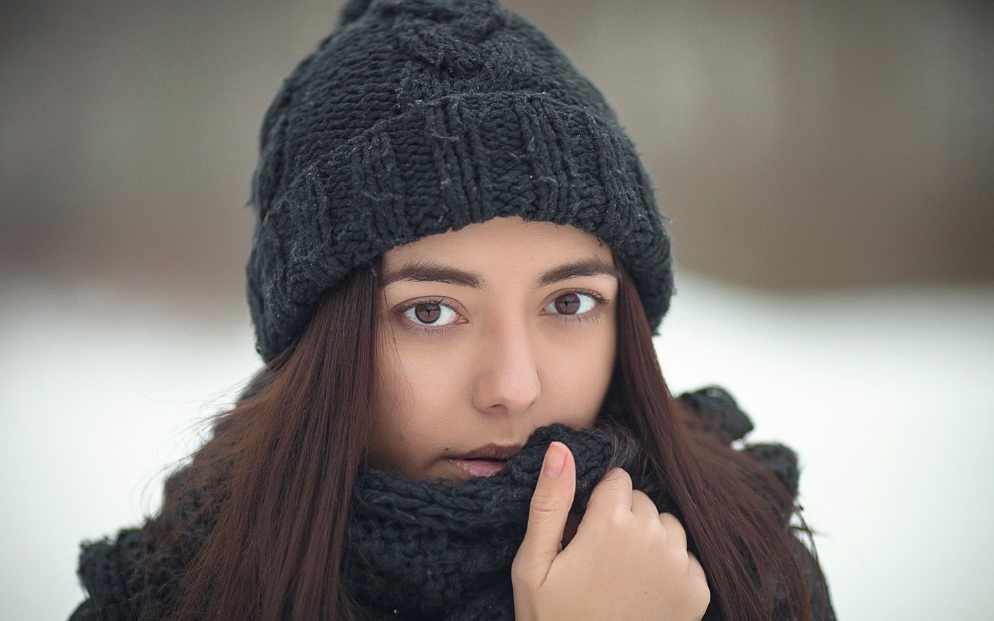 Обои глаза, зима, девушка, портрет, лицо, шапка, карие, шатенка, eyes, winter, girl, portrait, face, hat, brown, brown hair разрешение 2048x1365 Загрузить