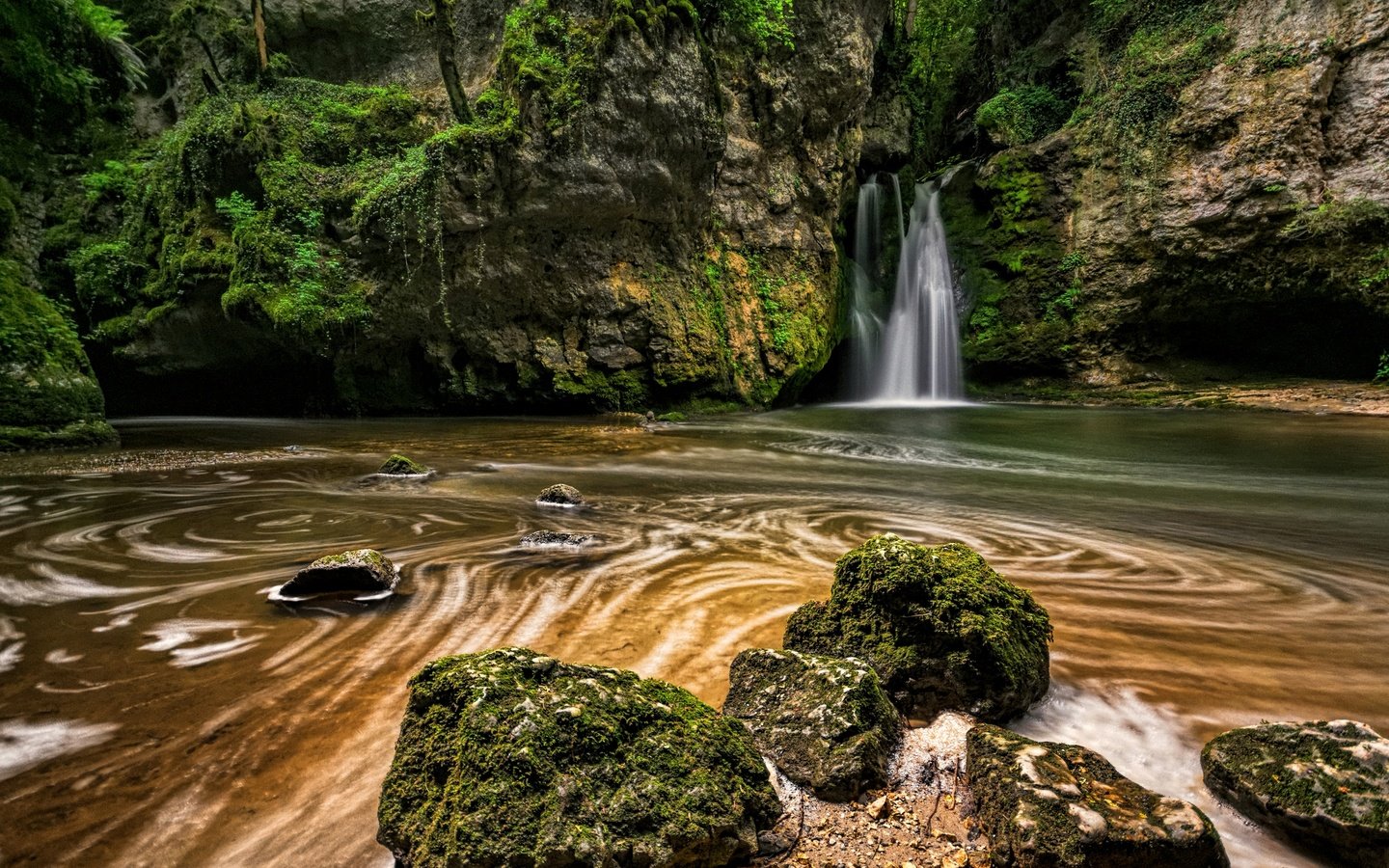 Обои камни, скала, ручей, водопад, швейцария, мох, la tine de conflens, stones, rock, stream, waterfall, switzerland, moss разрешение 2880x1919 Загрузить