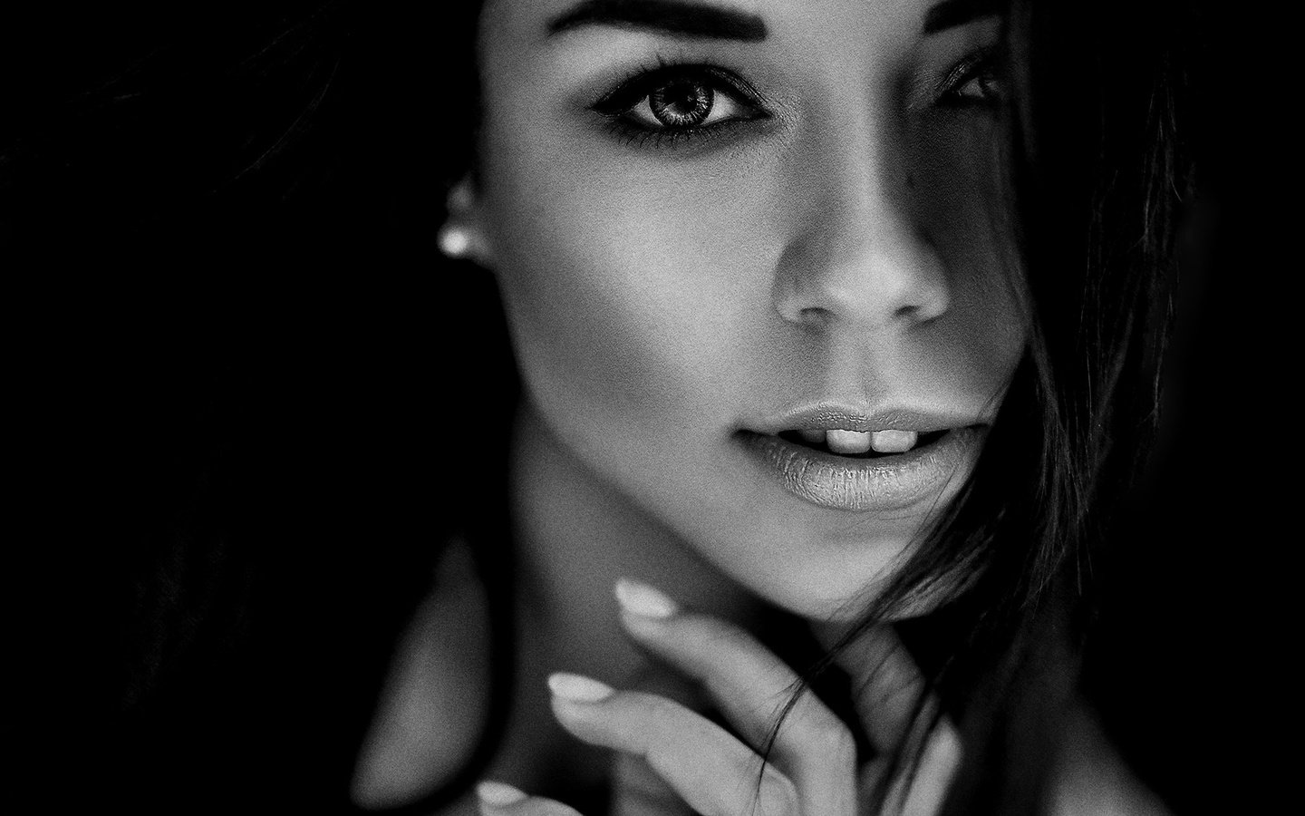 Обои девушка, портрет, взгляд, чёрно-белое, лицо, girl, portrait, look, black and white, face разрешение 2000x1333 Загрузить