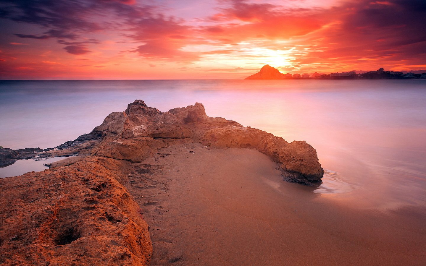 Обои небо, облака, скалы, берег, закат, пейзаж, море, the sky, clouds, rocks, shore, sunset, landscape, sea разрешение 1920x1200 Загрузить