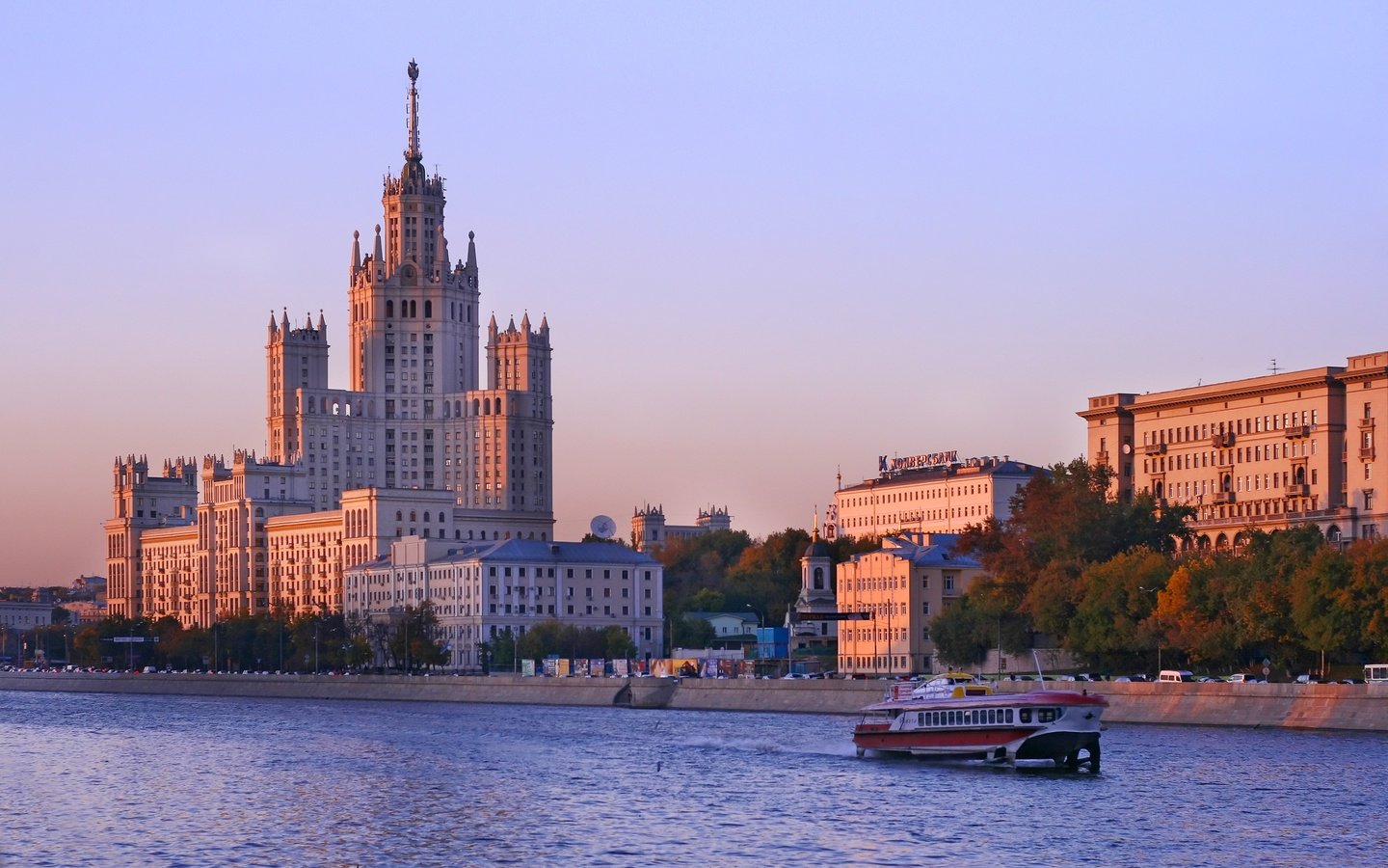 Обои река, утро, москва, город, россия, катер, александр аседач, river, morning, moscow, the city, russia, boat, alexander osedach разрешение 3821x2659 Загрузить