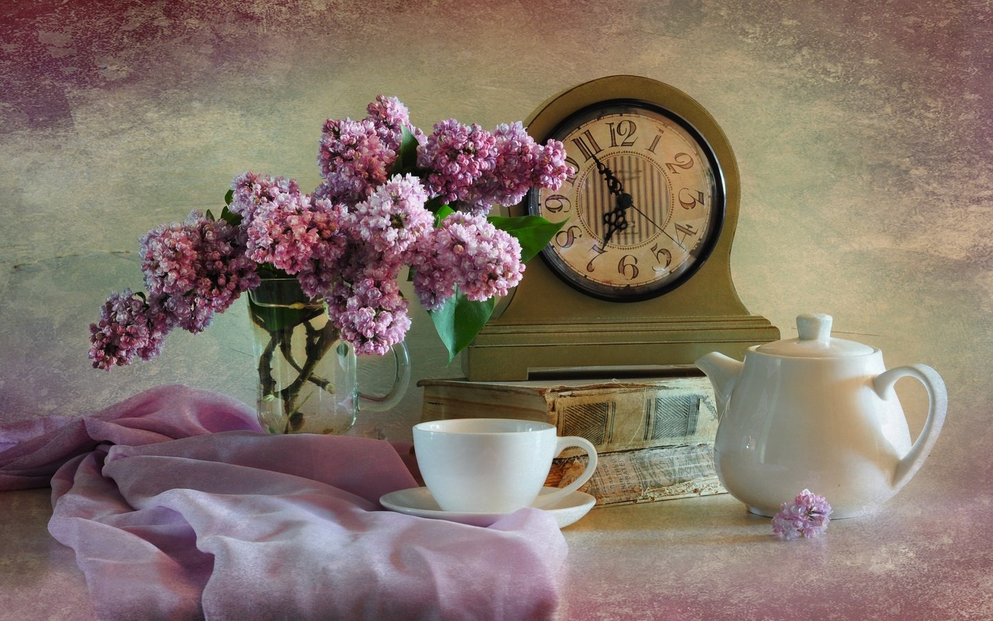 Обои часы, букет, чашка, чай, книга, сирень, натюрморт, watch, bouquet, cup, tea, book, lilac, still life разрешение 2400x1535 Загрузить