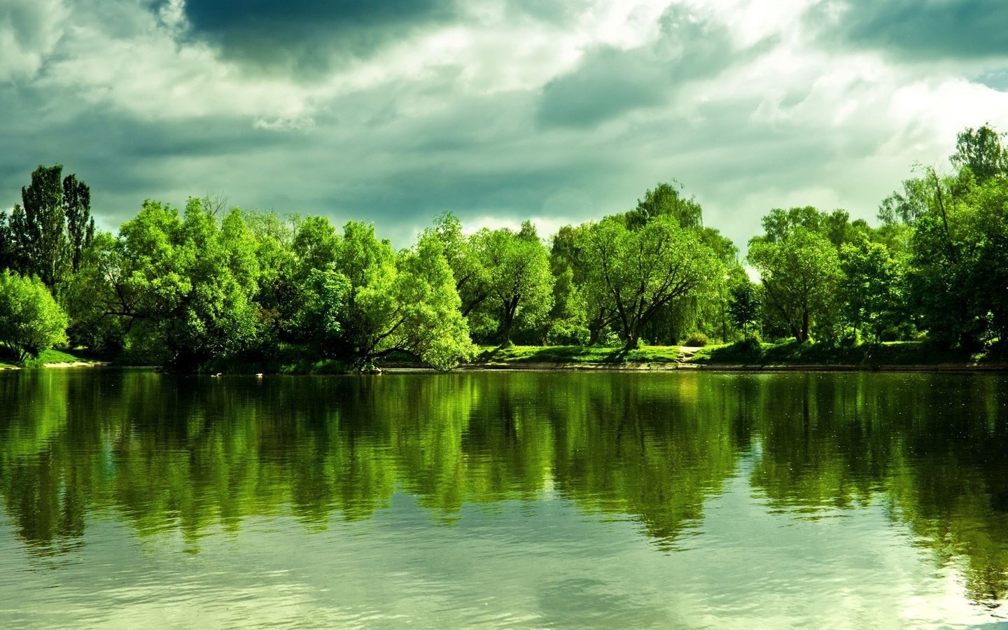 Обои небо, облака, деревья, озеро, отражение, the sky, clouds, trees, lake, reflection разрешение 1920x1080 Загрузить