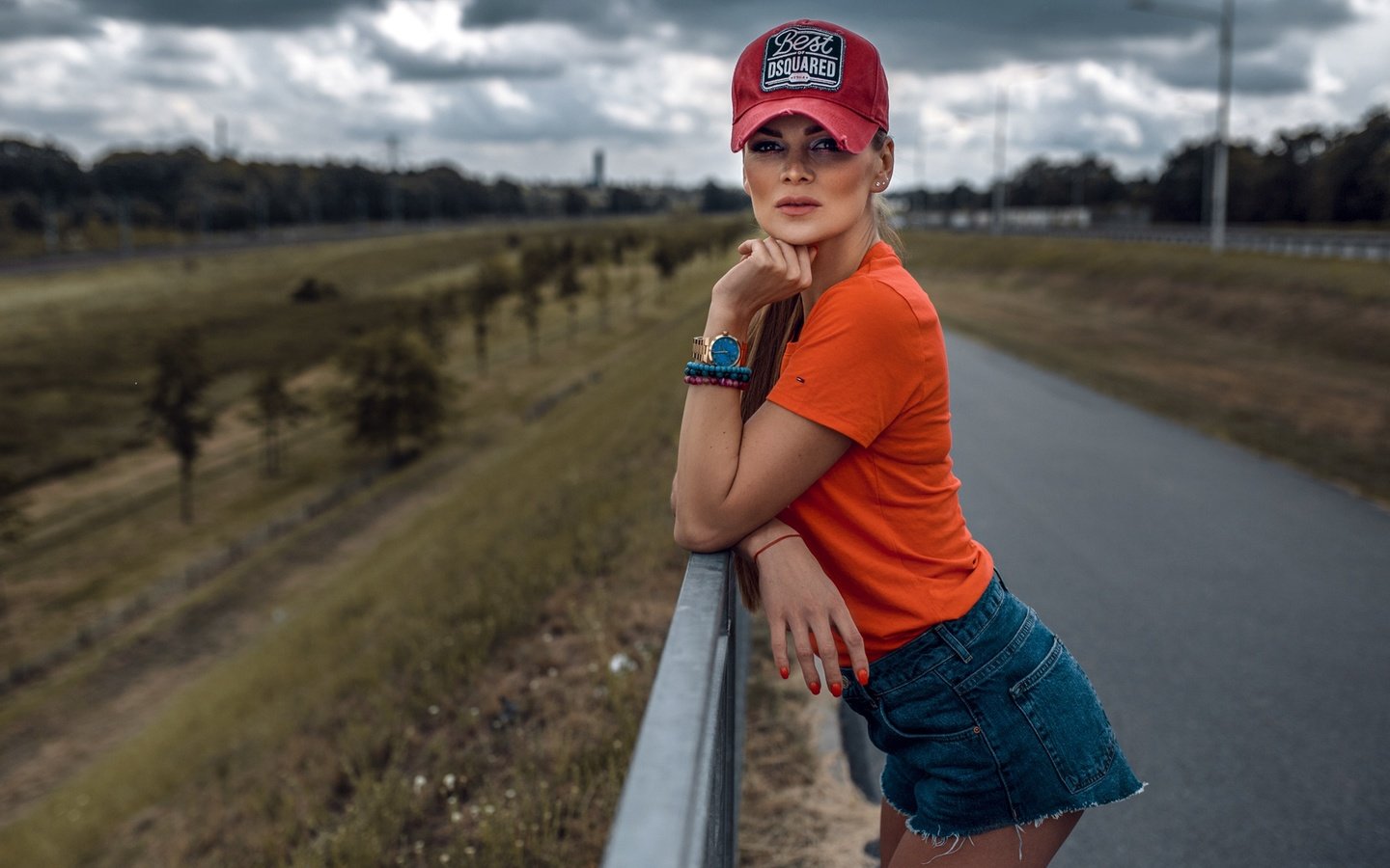 Обои дорога, девушка, поза, кепка, шорты, алина, road, girl, pose, cap, shorts, alina разрешение 2048x1152 Загрузить