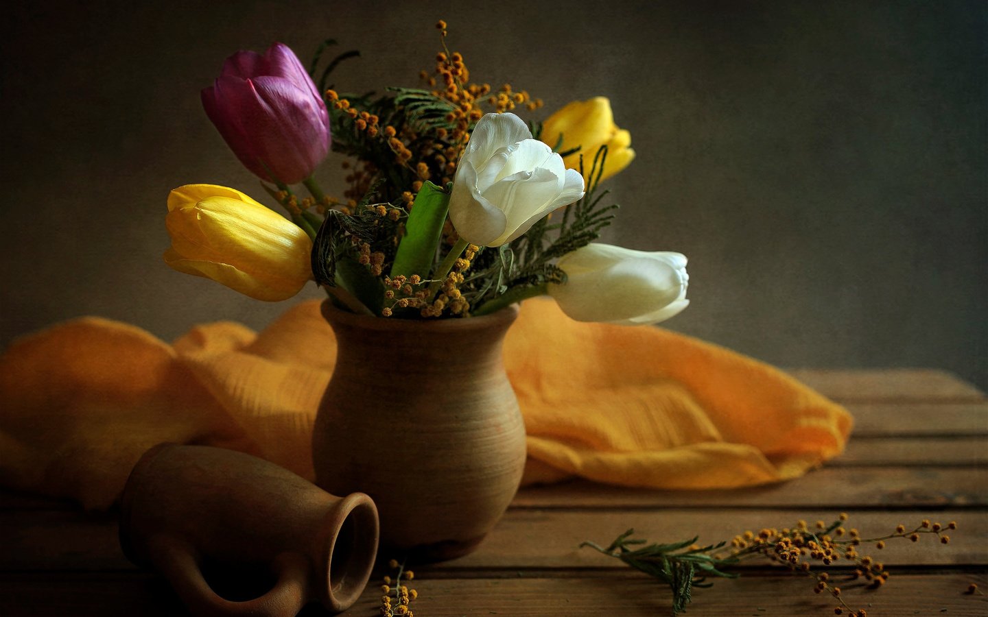 Обои цветы, мимоза, доски, керамический кувшин, ткань, elena elena, букет, тюльпаны, ваза, кувшин, натюрморт, flowers, mimosa, board, ceramic jug, fabric, bouquet, tulips, vase, pitcher, still life разрешение 2048x1365 Загрузить