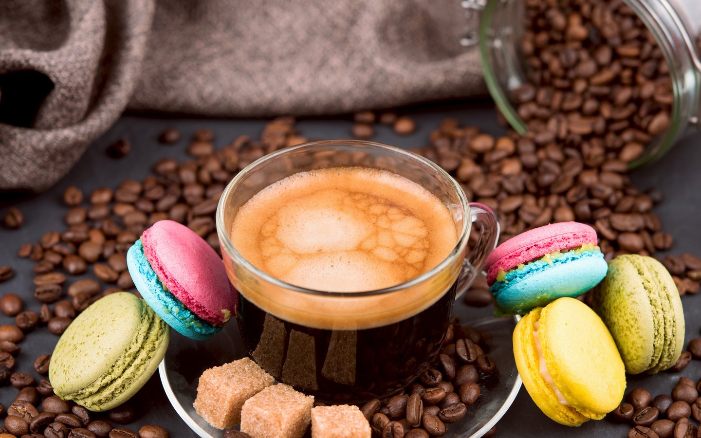 Обои фото, зерна, кофе, чашка, сахар, макаруны, photo, grain, coffee, cup, sugar, macaroon разрешение 5382x4872 Загрузить