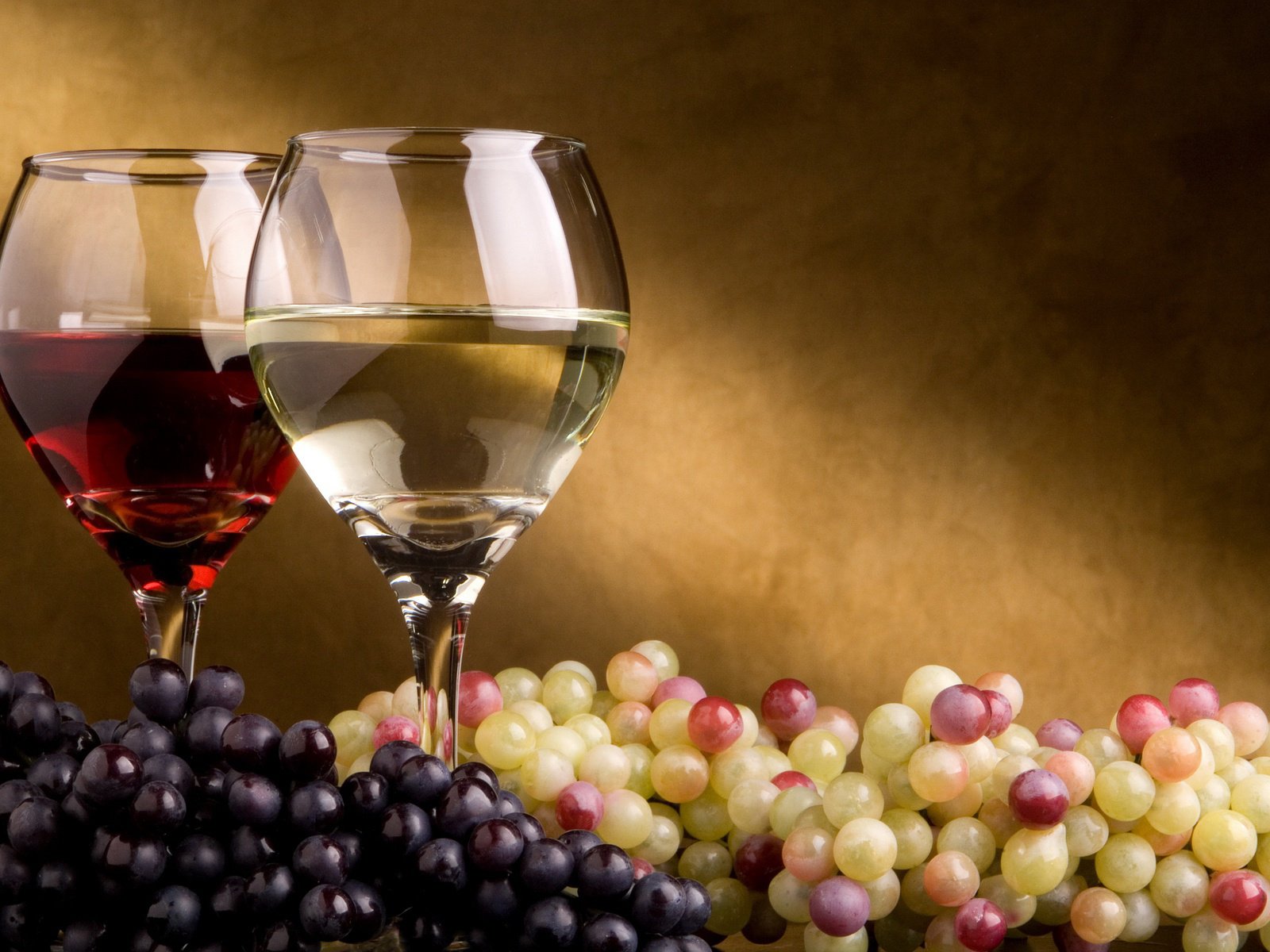 Обои виноград, вино, бокалы, grapes, wine, glasses разрешение 1920x1200 Загрузить