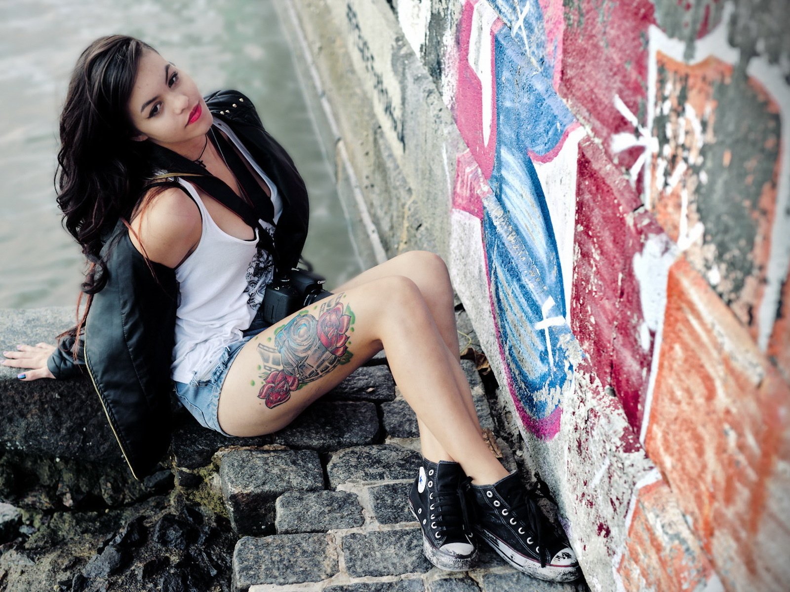 Обои девушка, взгляд, тату, girl, look, tattoo разрешение 1920x1200 Загрузить