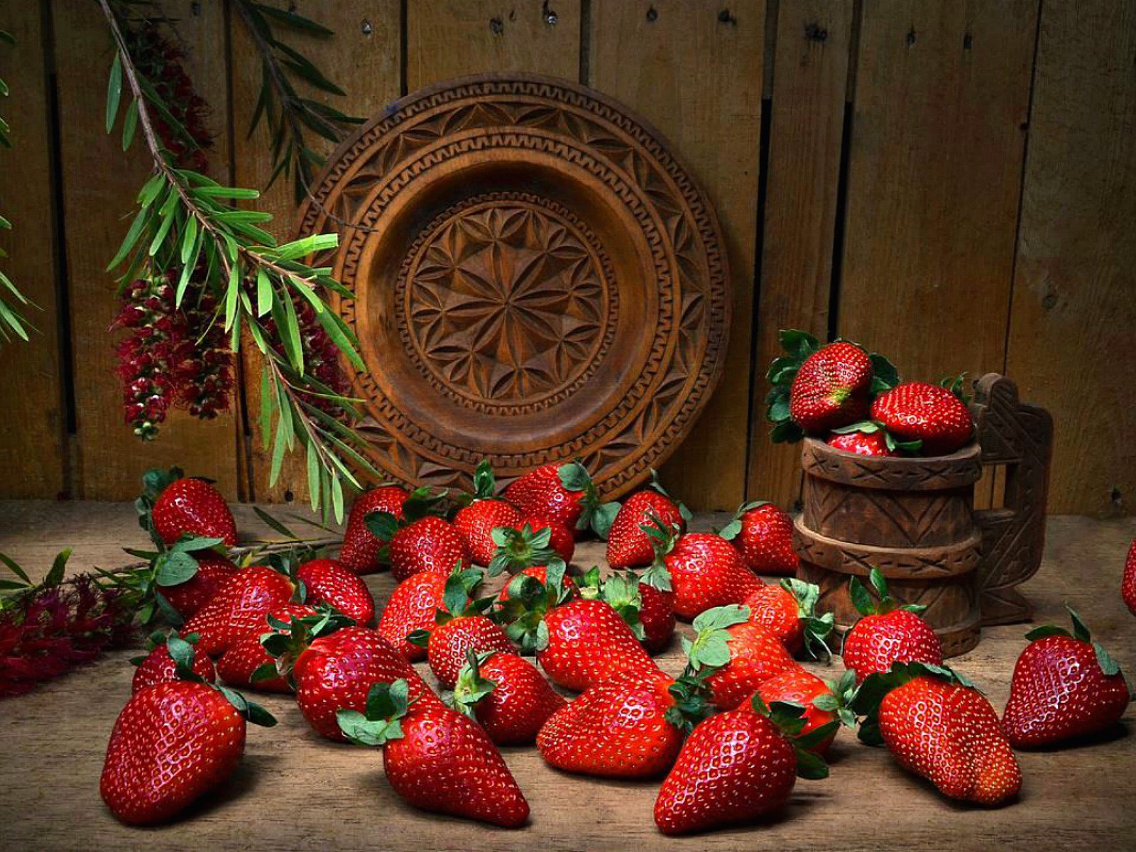 Обои клубника, кружка, ягоды, тарелка, натюрморт, strawberry, mug, berries, plate, still life разрешение 1920x1200 Загрузить