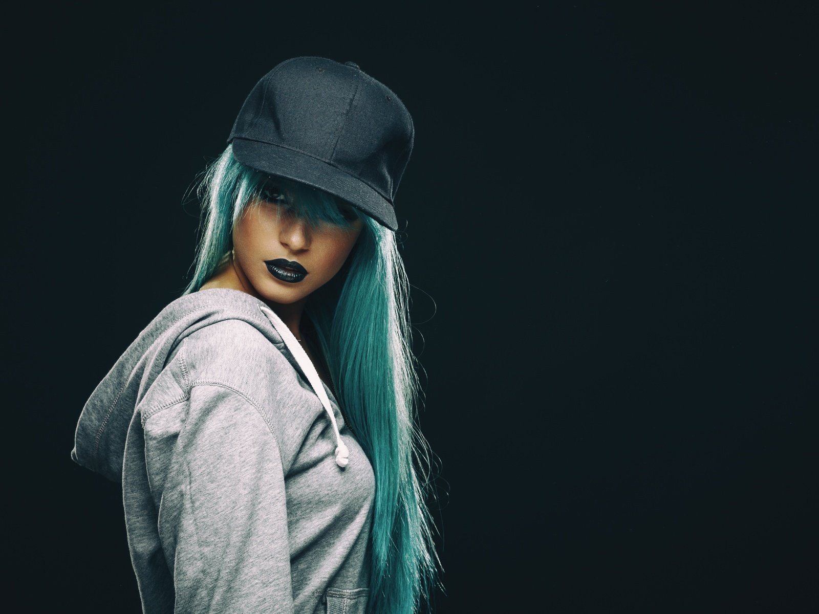 Обои ушанка, голубые волосы, make up, самка, hat, blue hair, female разрешение 5616x3744 Загрузить