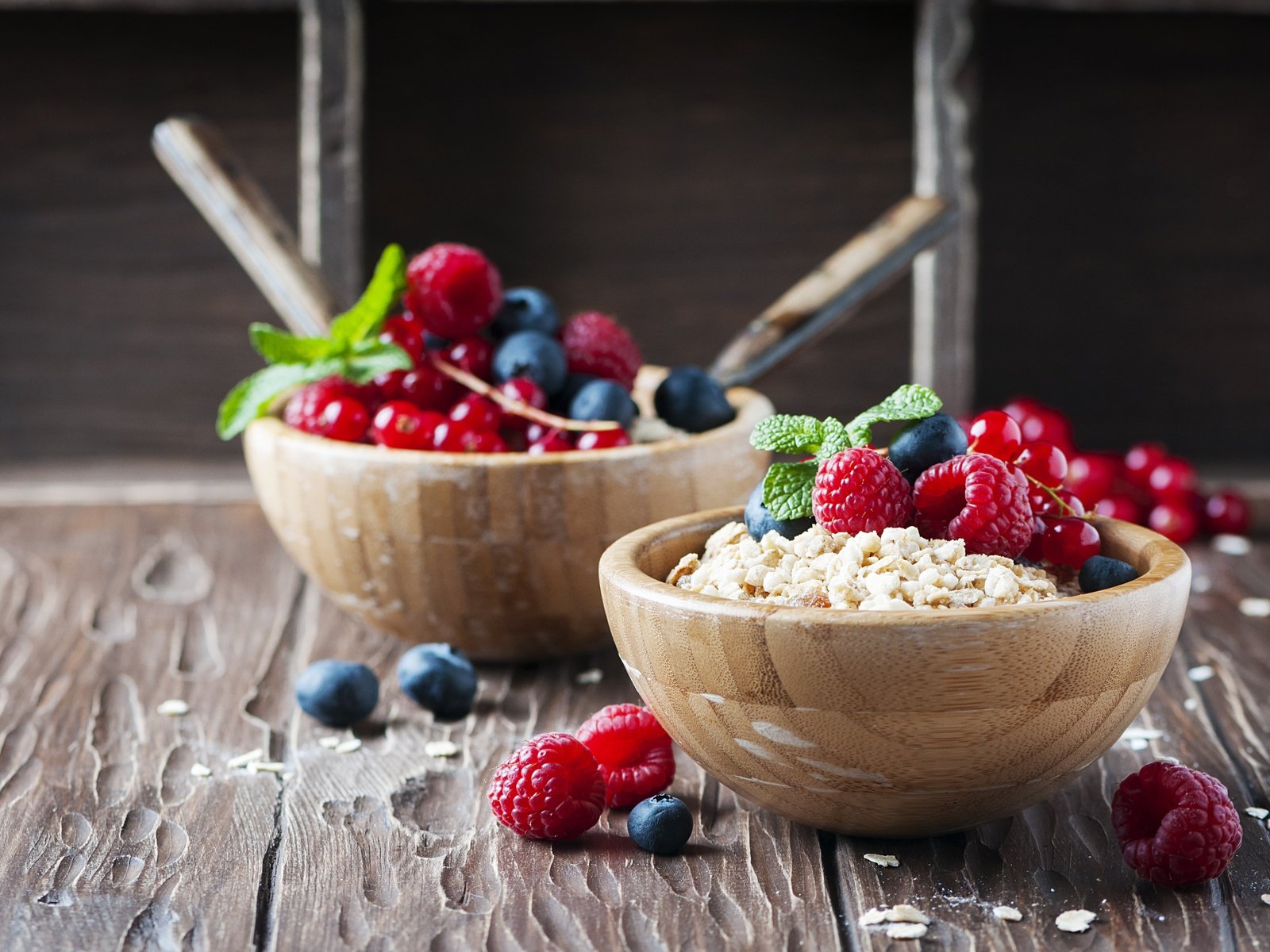 Обои малина, ягоды, черника, завтрак, мюсли, свежие ягоды, молока, raspberry, berries, blueberries, breakfast, muesli, fresh berries, milk разрешение 4288x2848 Загрузить