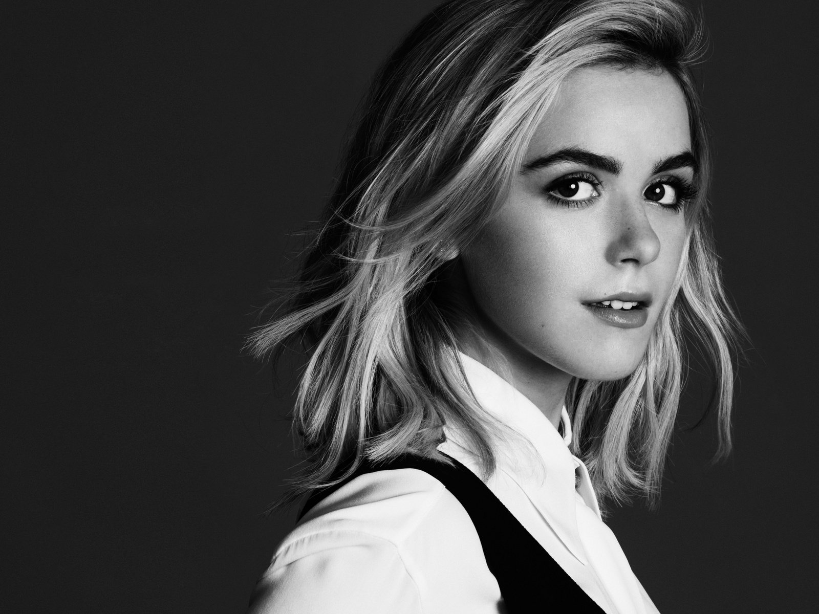 Обои девушка, портрет, чёрно-белое, актриса, кирнан шипка, girl, portrait, black and white, actress, kiernan shipka разрешение 6600x4200 Загрузить