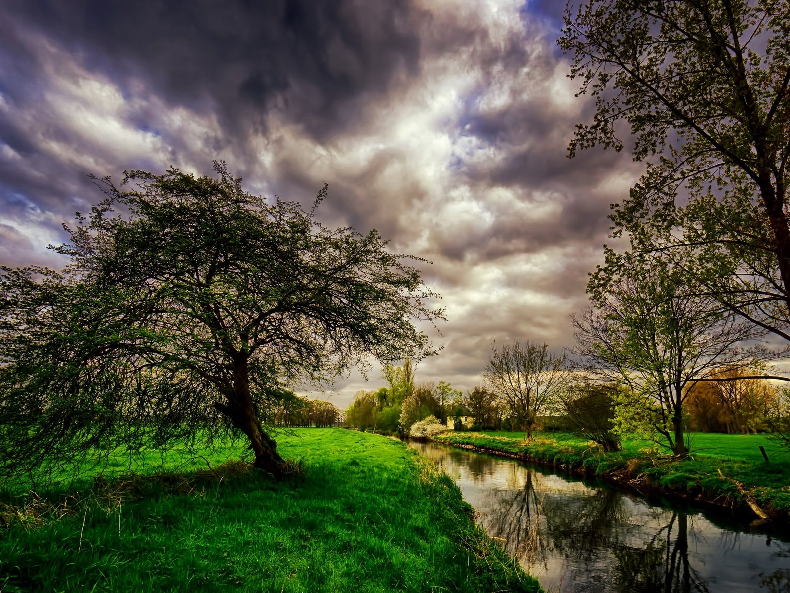 Обои облака, деревья, река, пейзаж, ручей, канал, clouds, trees, river, landscape, stream, channel разрешение 2048x1365 Загрузить