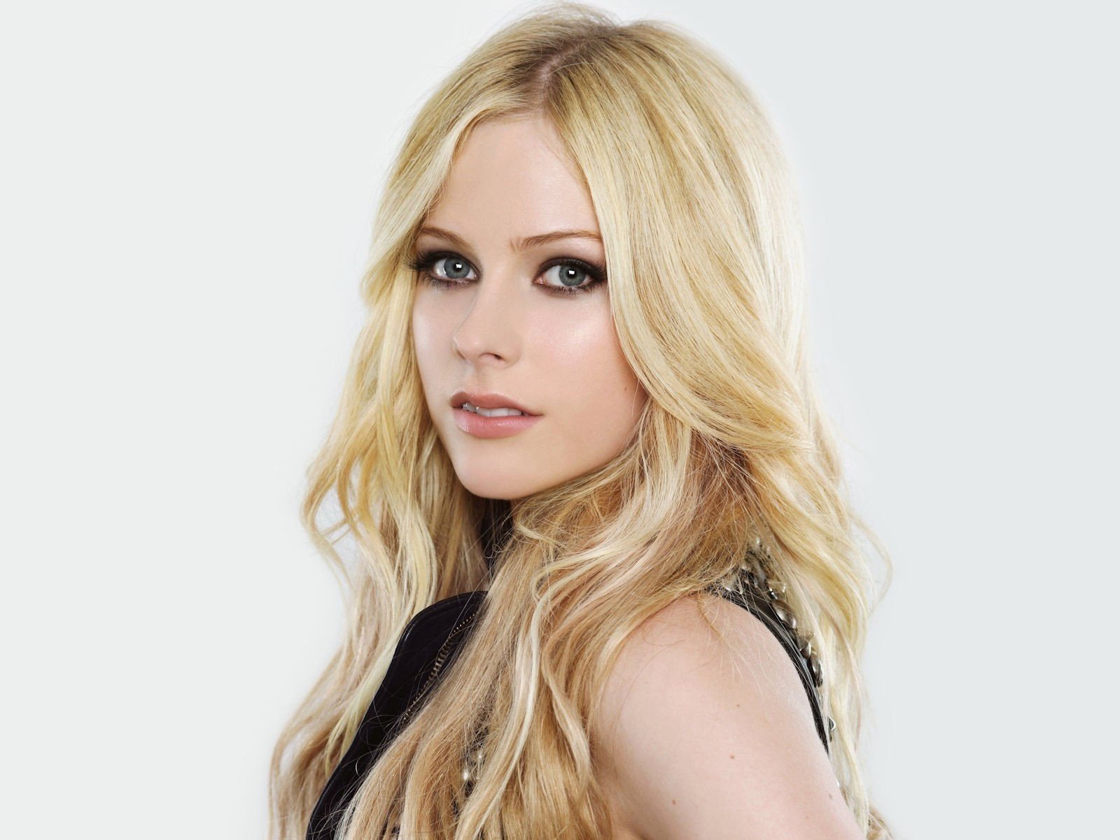 Обои девушка, взгляд, волосы, лицо, певица, аврил лавин, girl, look, hair, face, singer, avril lavigne разрешение 1920x1200 Загрузить